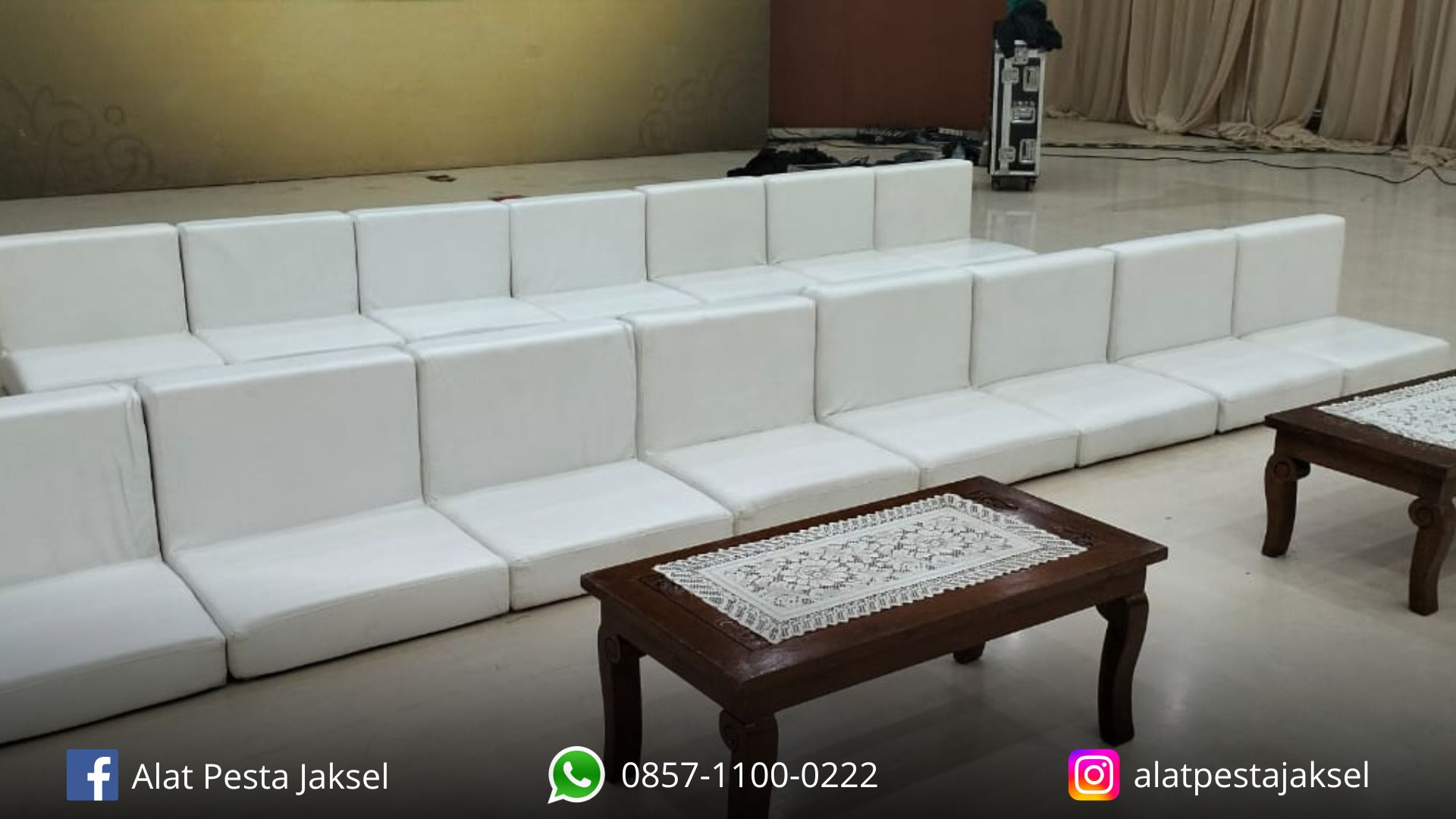 Sewa Sofa Lesehan Set Meja Kayu Bogor