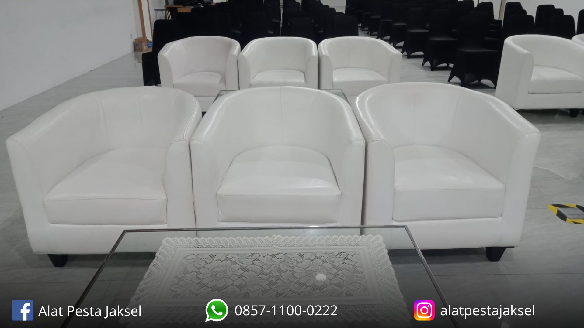 Tempat Rental Sofa Oval Hitam Eksklusif DI Jakarta Selatan