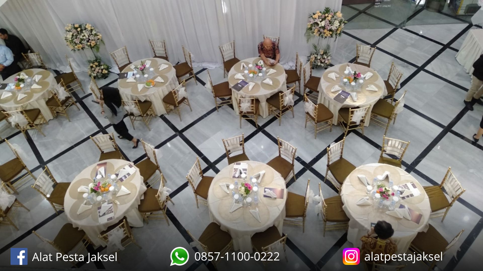 Tempat Rental Sewa Set Kursi Tiffany Gold dan Round Table Di Jakarta